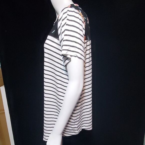 Flawless Gray & White Striped Short Sleeve Tee (S) - Picture 3 of 5